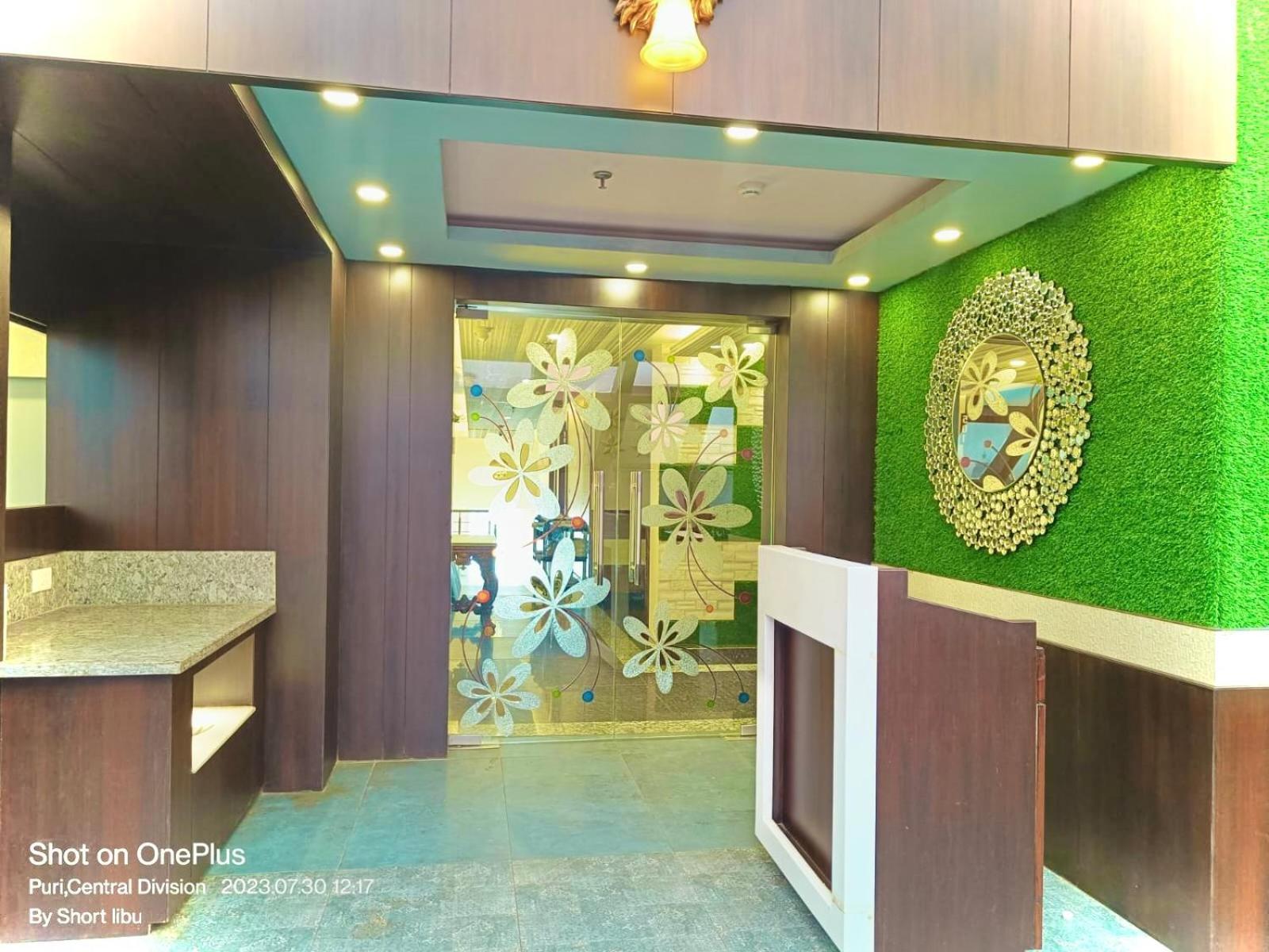 Hotel Kuber Palace ! Puri Near-Sea-Beach-And-Temple Fully-Air-Conditioned-Hotel With-Lift-And-Parking-Facility Exteriér fotografie