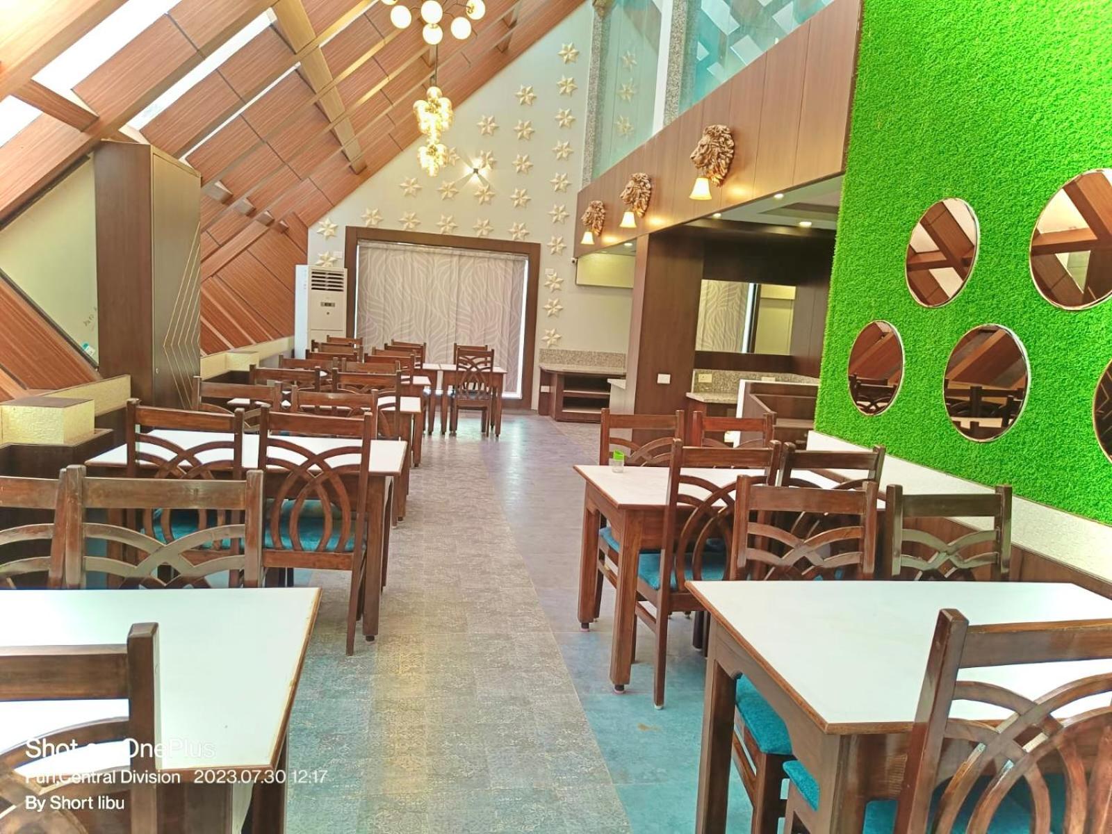 Hotel Kuber Palace ! Puri Near-Sea-Beach-And-Temple Fully-Air-Conditioned-Hotel With-Lift-And-Parking-Facility Exteriér fotografie