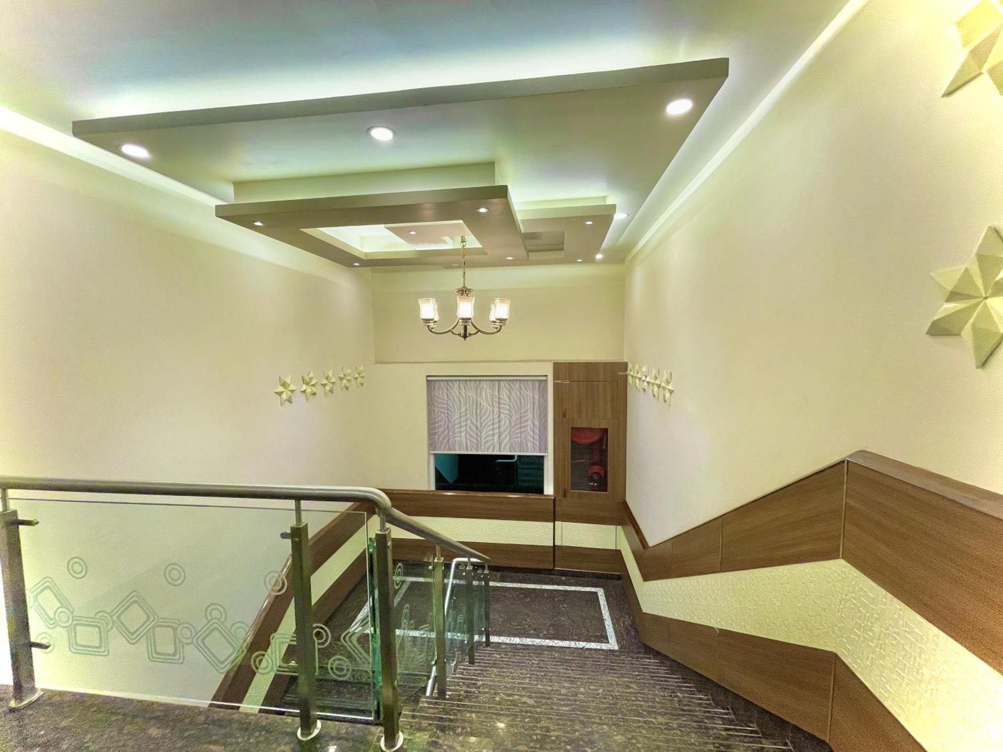 Hotel Kuber Palace ! Puri Near-Sea-Beach-And-Temple Fully-Air-Conditioned-Hotel With-Lift-And-Parking-Facility Exteriér fotografie