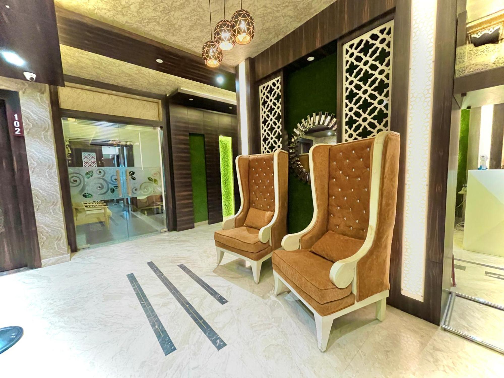 Hotel Kuber Palace ! Puri Near-Sea-Beach-And-Temple Fully-Air-Conditioned-Hotel With-Lift-And-Parking-Facility Exteriér fotografie