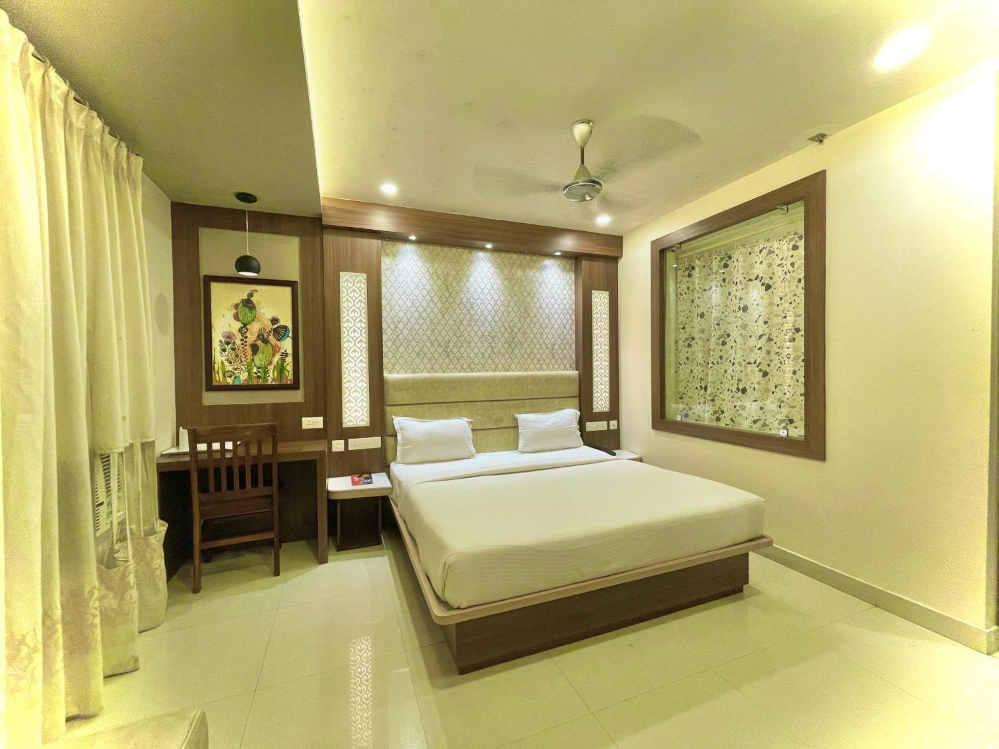 Hotel Kuber Palace ! Puri Near-Sea-Beach-And-Temple Fully-Air-Conditioned-Hotel With-Lift-And-Parking-Facility Exteriér fotografie