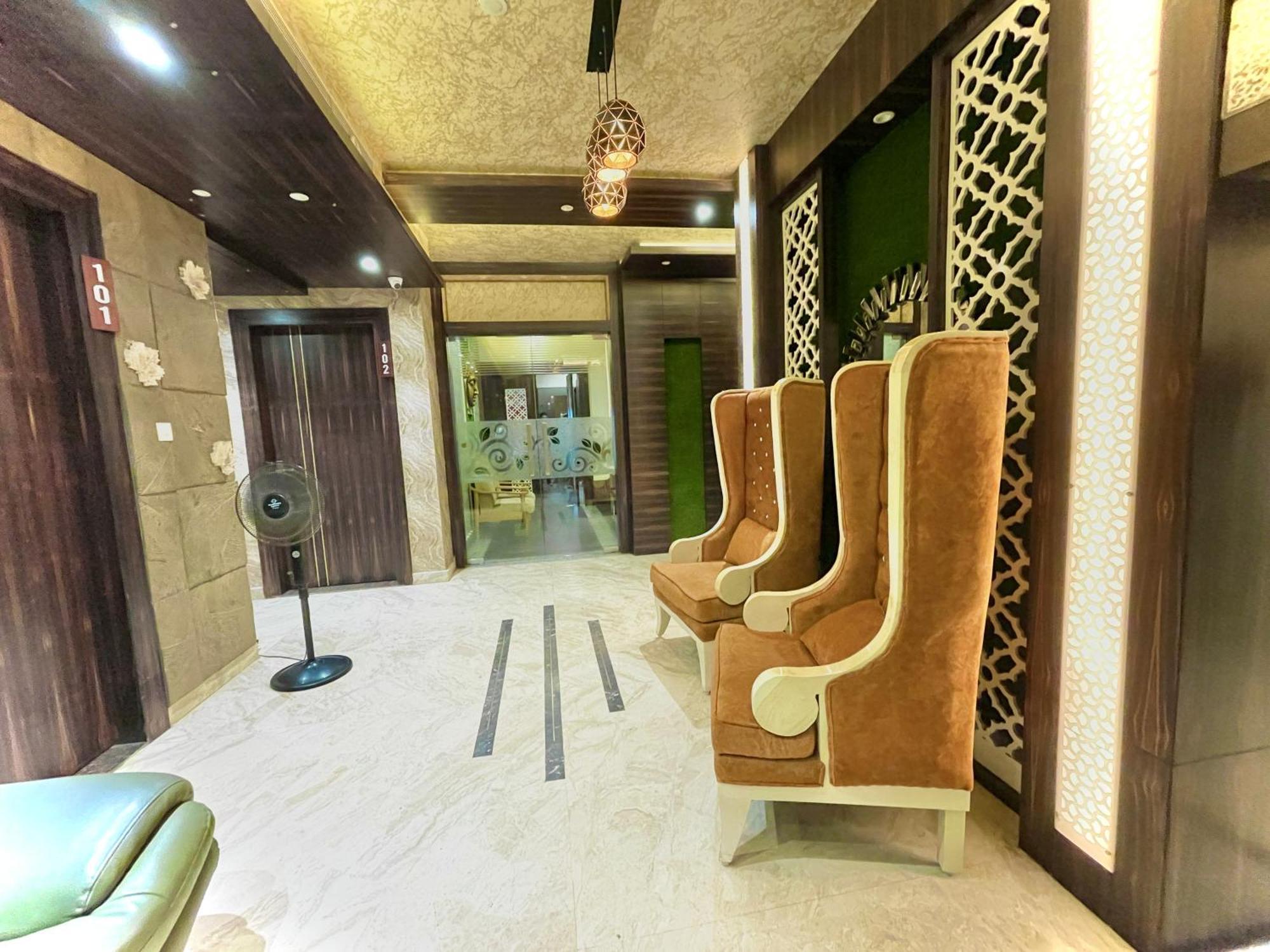 Hotel Kuber Palace ! Puri Near-Sea-Beach-And-Temple Fully-Air-Conditioned-Hotel With-Lift-And-Parking-Facility Exteriér fotografie