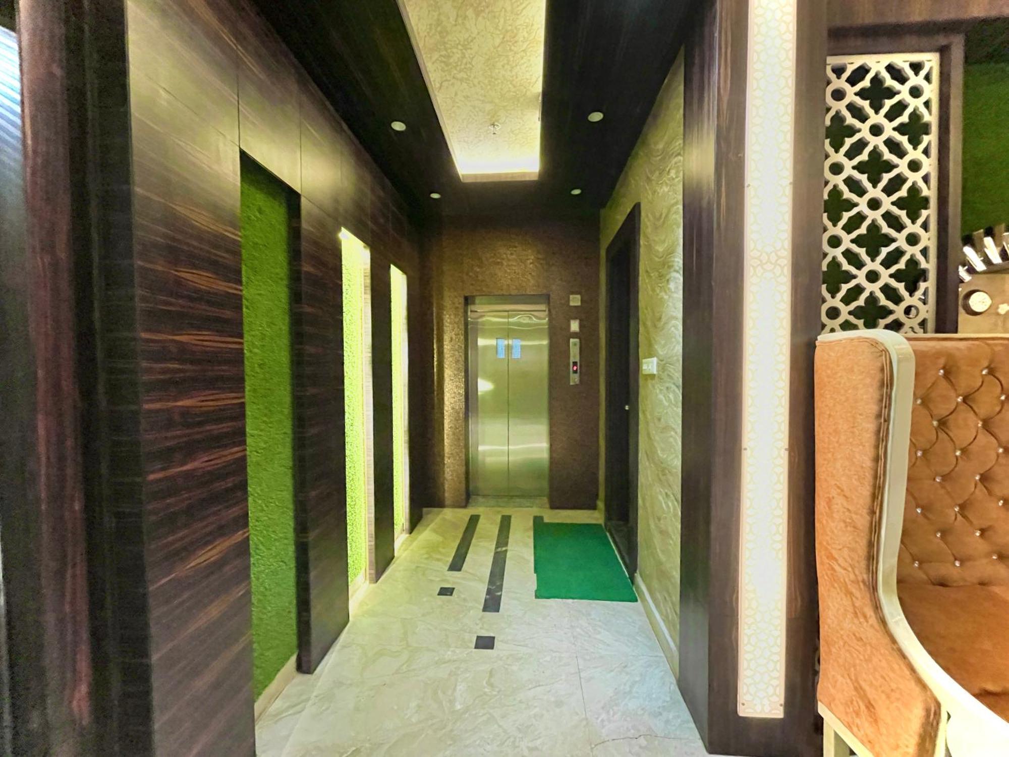 Hotel Kuber Palace ! Puri Near-Sea-Beach-And-Temple Fully-Air-Conditioned-Hotel With-Lift-And-Parking-Facility Exteriér fotografie