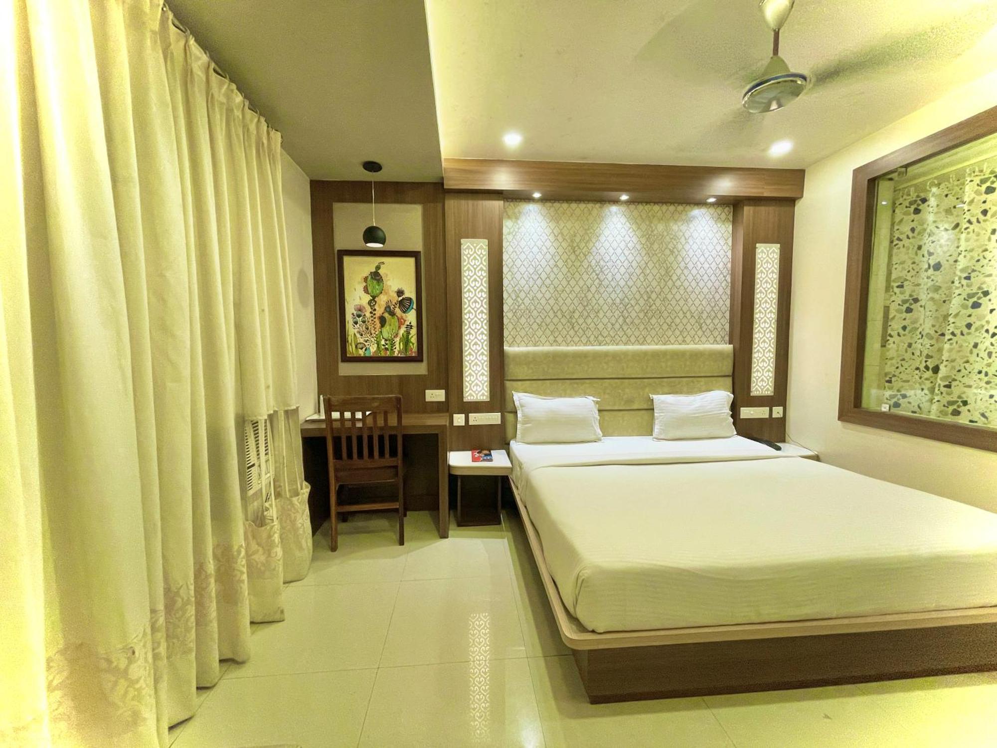 Hotel Kuber Palace ! Puri Near-Sea-Beach-And-Temple Fully-Air-Conditioned-Hotel With-Lift-And-Parking-Facility Exteriér fotografie