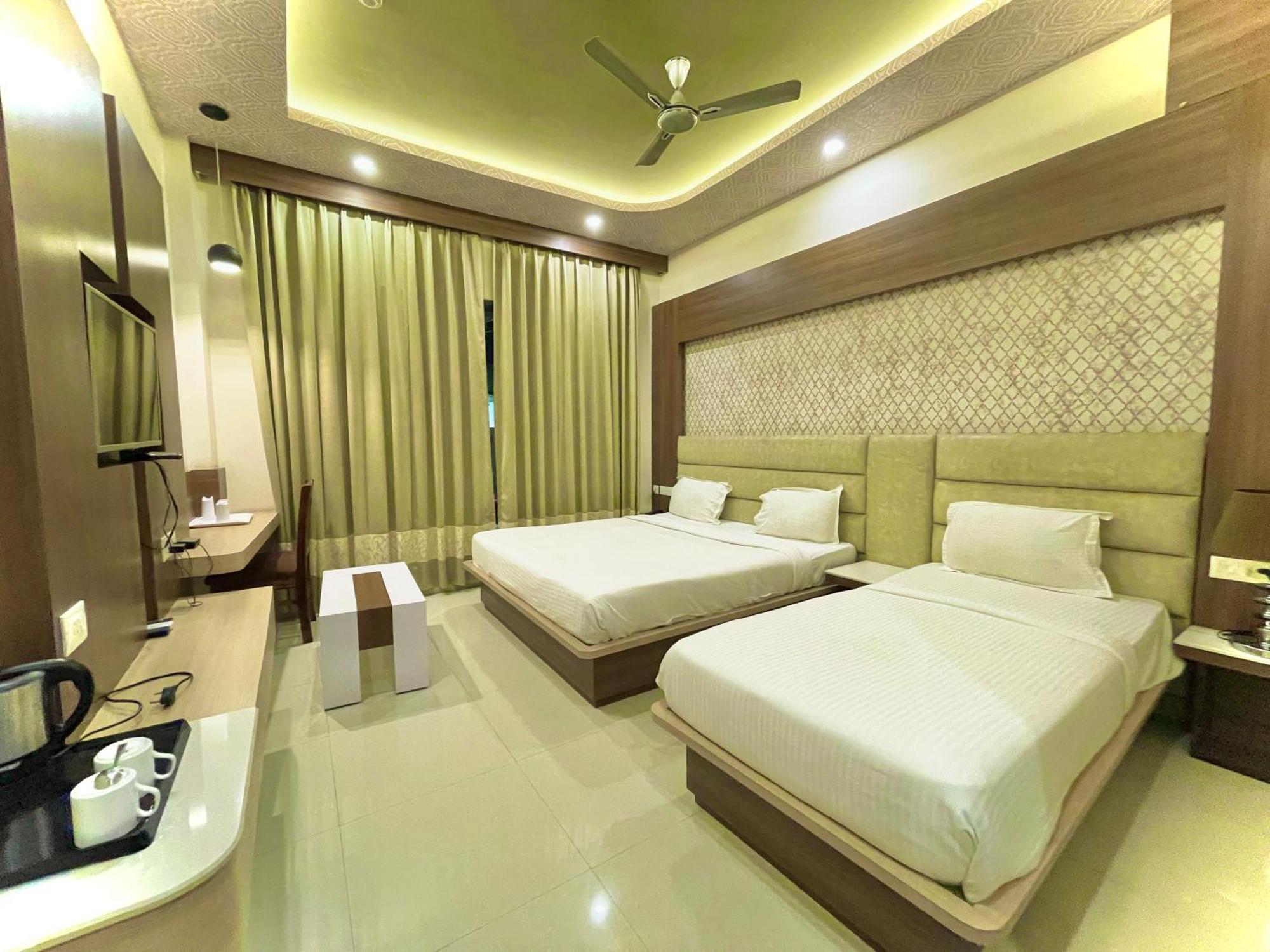 Hotel Kuber Palace ! Puri Near-Sea-Beach-And-Temple Fully-Air-Conditioned-Hotel With-Lift-And-Parking-Facility Exteriér fotografie