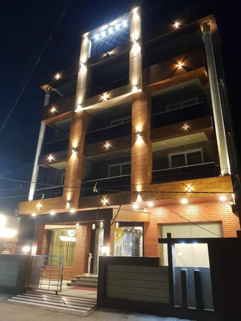 Hotel Kuber Palace ! Puri Near-Sea-Beach-And-Temple Fully-Air-Conditioned-Hotel With-Lift-And-Parking-Facility Exteriér fotografie