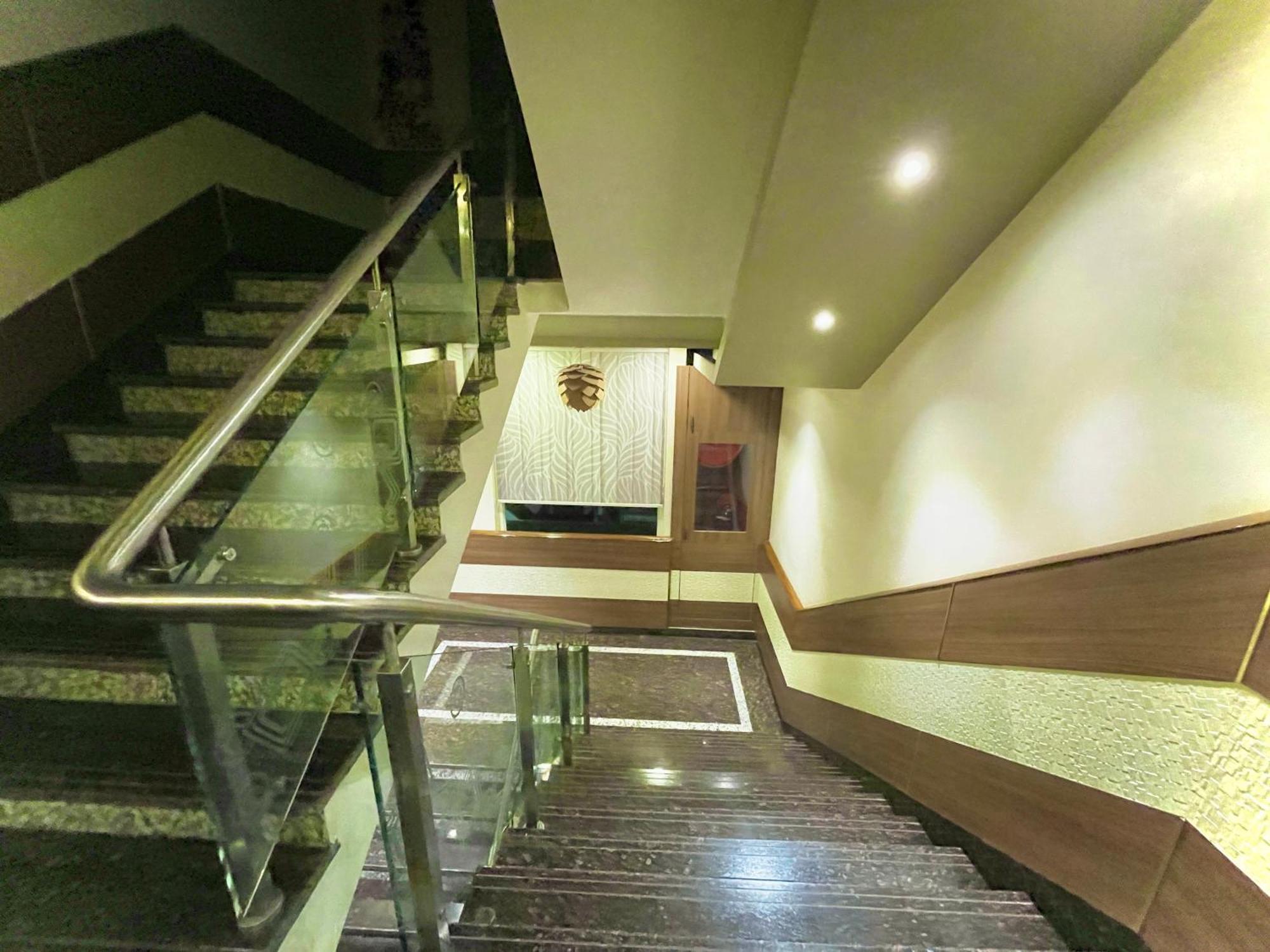 Hotel Kuber Palace ! Puri Near-Sea-Beach-And-Temple Fully-Air-Conditioned-Hotel With-Lift-And-Parking-Facility Exteriér fotografie