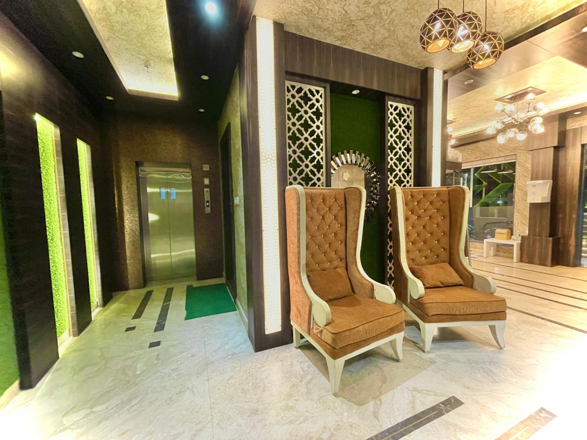 Hotel Kuber Palace ! Puri Near-Sea-Beach-And-Temple Fully-Air-Conditioned-Hotel With-Lift-And-Parking-Facility Exteriér fotografie