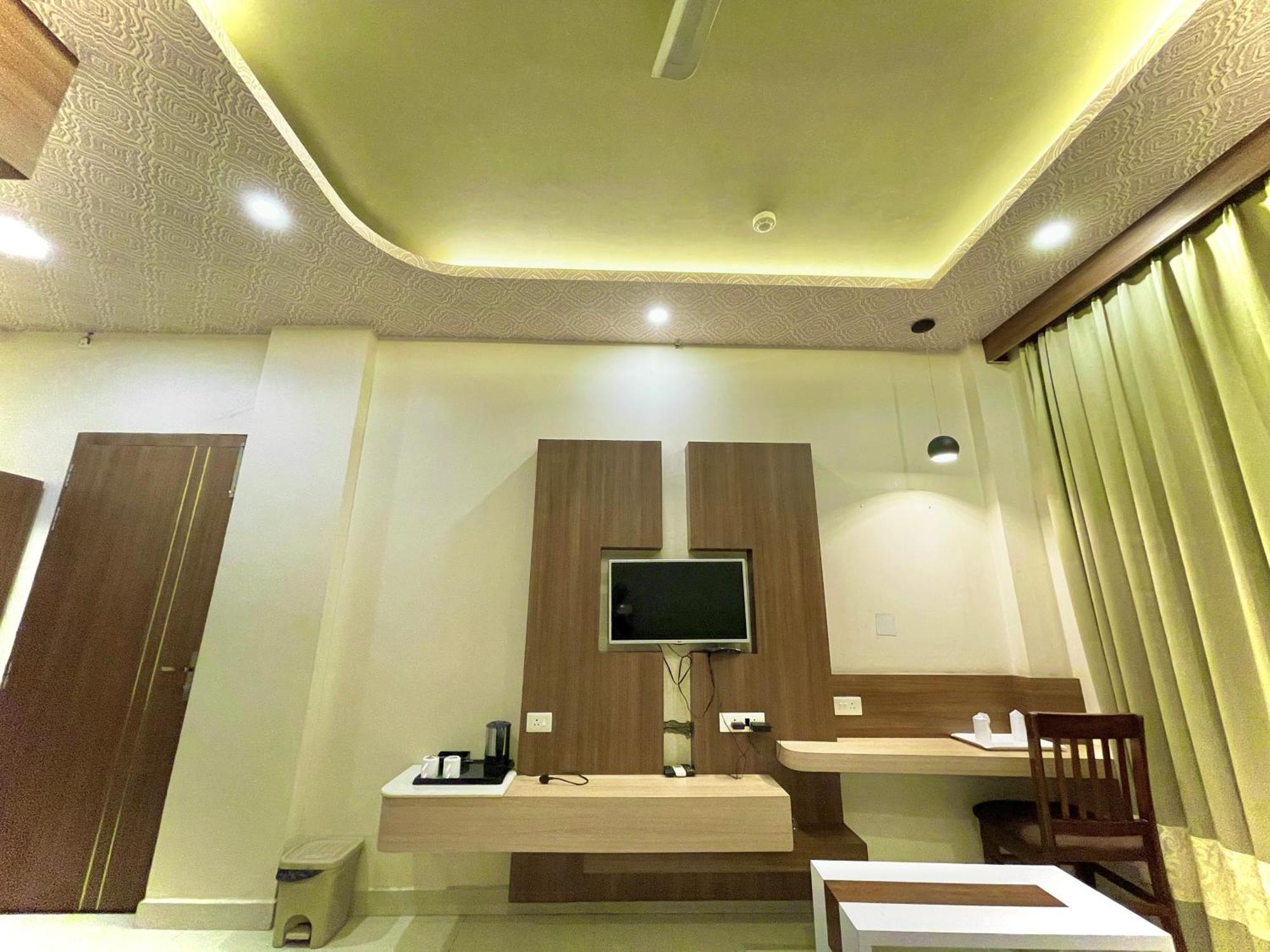 Hotel Kuber Palace ! Puri Near-Sea-Beach-And-Temple Fully-Air-Conditioned-Hotel With-Lift-And-Parking-Facility Exteriér fotografie