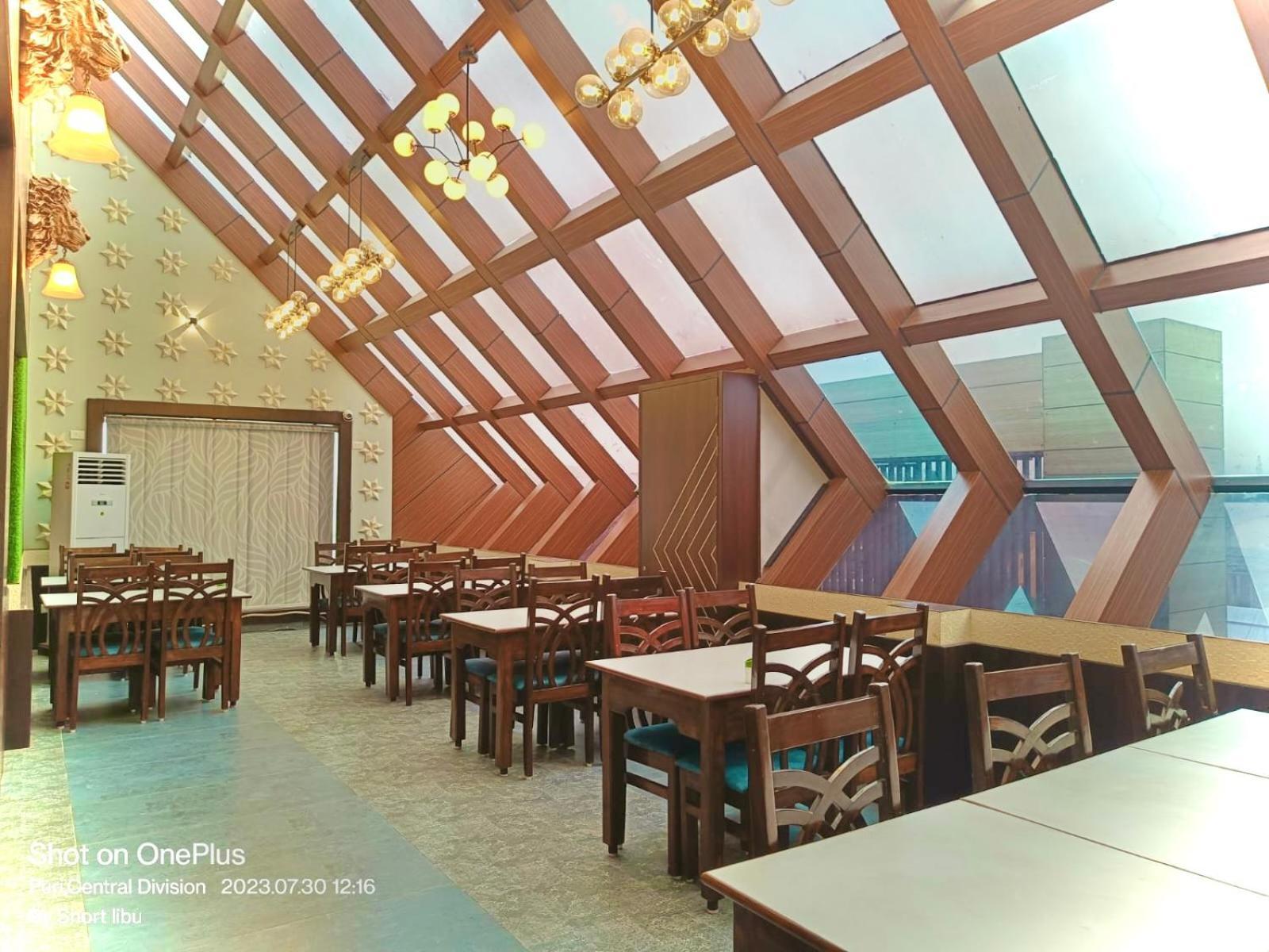 Hotel Kuber Palace ! Puri Near-Sea-Beach-And-Temple Fully-Air-Conditioned-Hotel With-Lift-And-Parking-Facility Exteriér fotografie