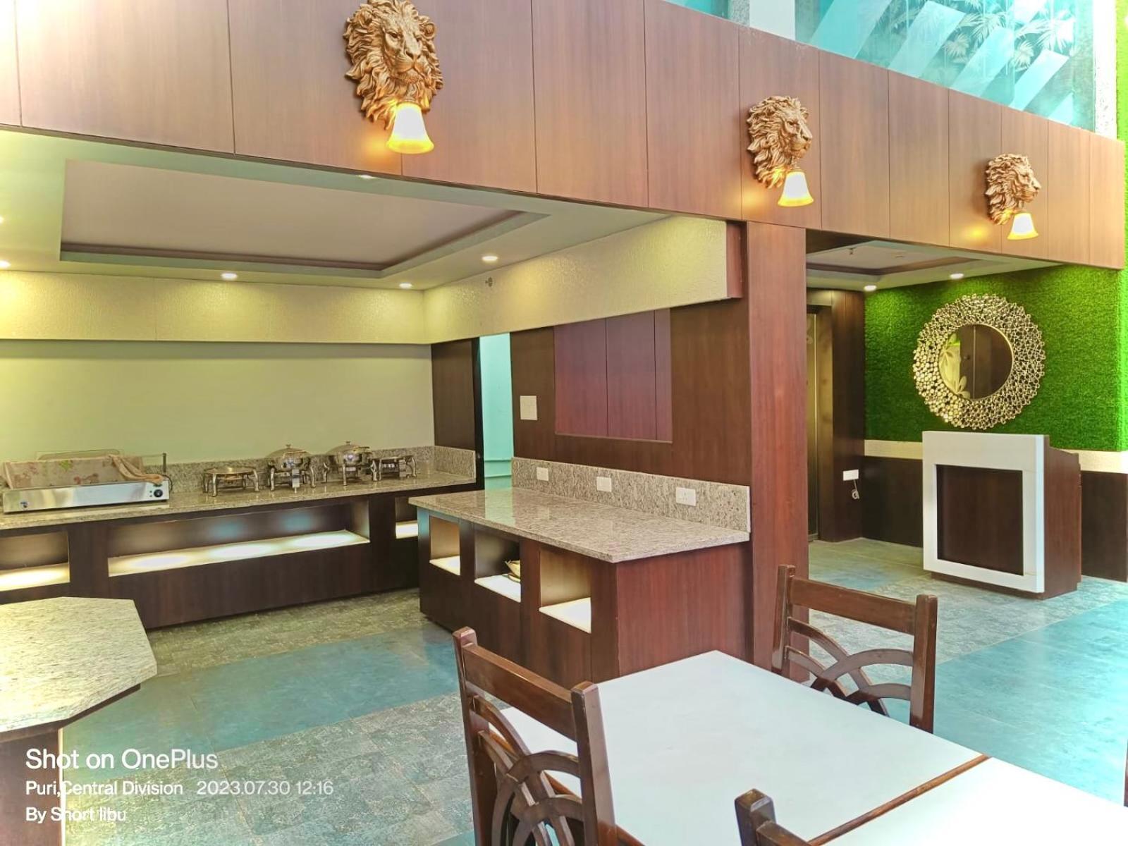 Hotel Kuber Palace ! Puri Near-Sea-Beach-And-Temple Fully-Air-Conditioned-Hotel With-Lift-And-Parking-Facility Exteriér fotografie